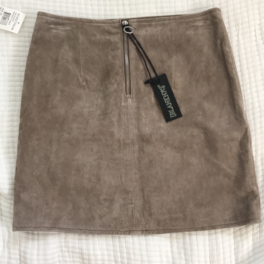 Skirt - Picture 2 of 6